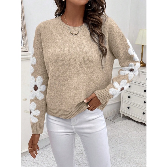 Beige Pullover Sweater Knit Flower Textured Button Front - Picture 6 of 7